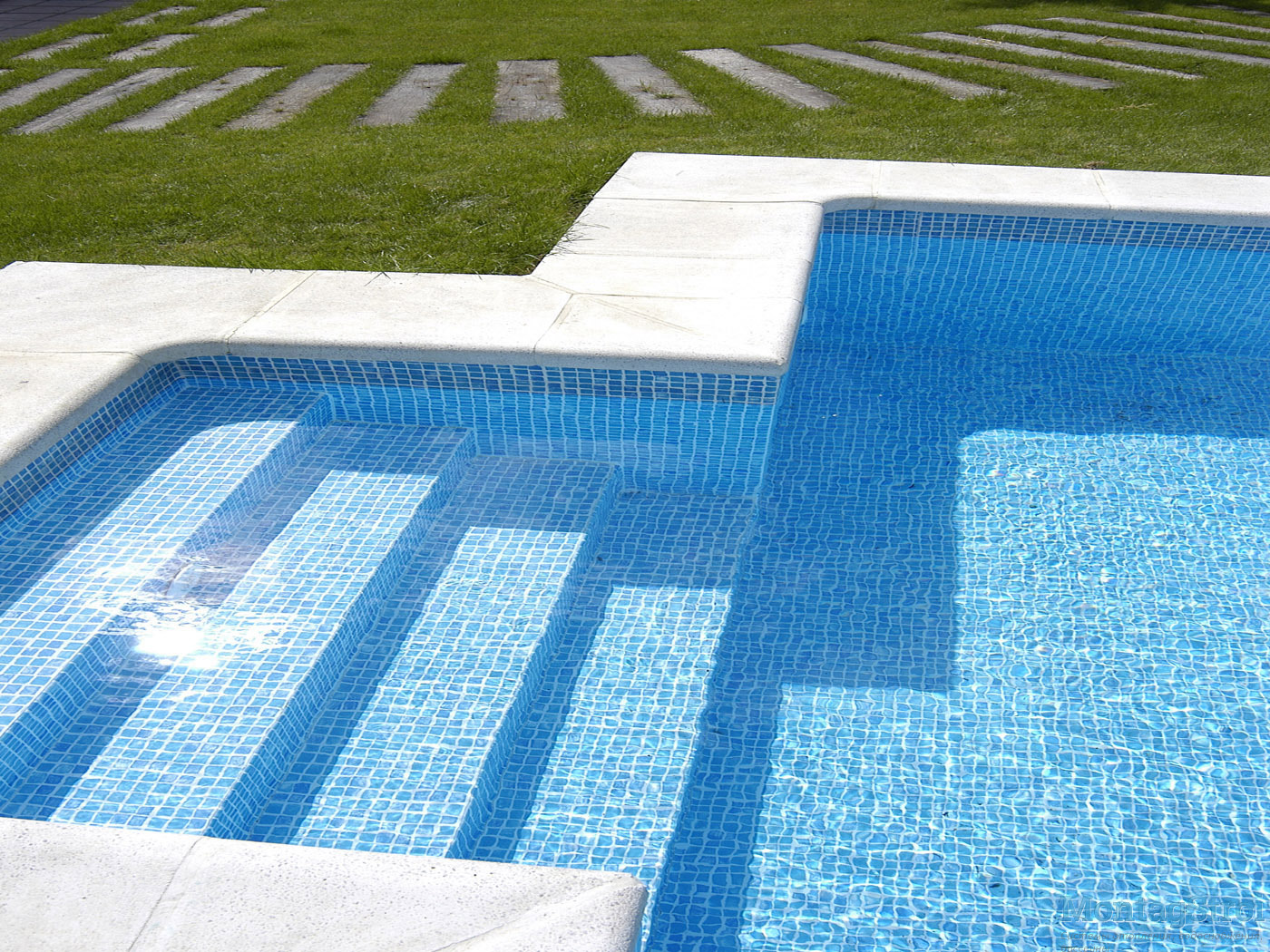 Elige correctamente el mosaico ideal para tu piscina